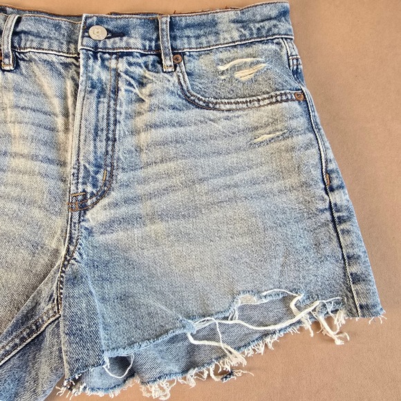 American Eagle Strigid High Rise Distressed Denim Shorts Light Wash Blue Size 6 - Picture 4 of 16